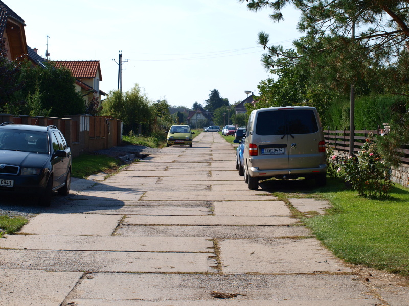 ulice na parcelách od jalového potoka u pole