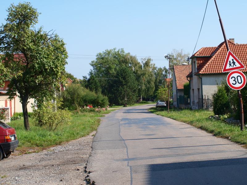 ulice ve staré vsi od ulice školní (2)